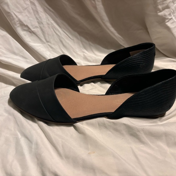 9.5 women’s Toms - Picture 3 of 5